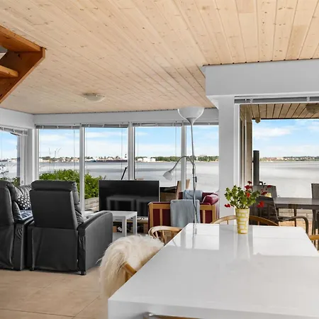 Yngvy - 10m From The Sea By Interhome *