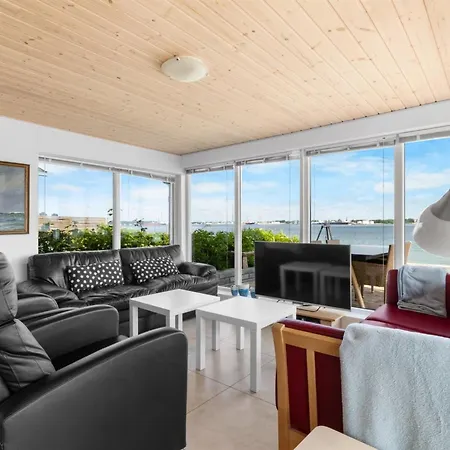 Yngvy - 10m From The Sea By Interhome *