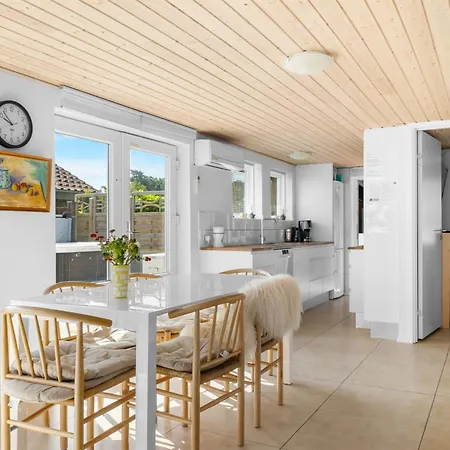 Yngvy - 10m From The Sea By Interhome