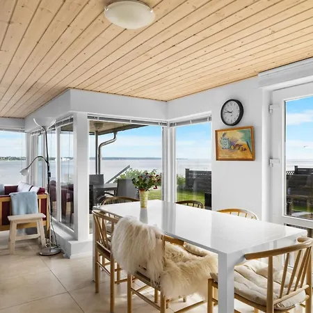 Yngvy - 10m From The Sea By Interhome