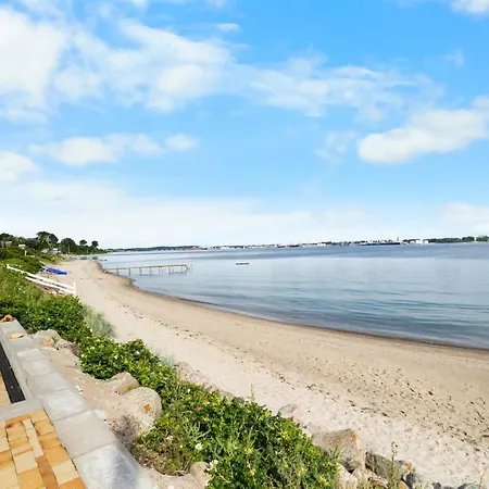 Yngvy - 10m From The Sea By Interhome *